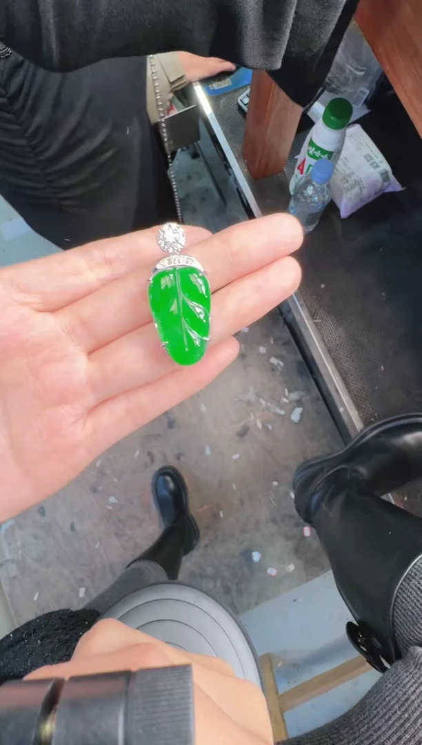 未镶嵌定制翡翠A货有轻微色差属于正常现象，叶子1