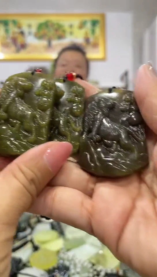 岫玉未镶嵌吊坠多样性发货发其中一件