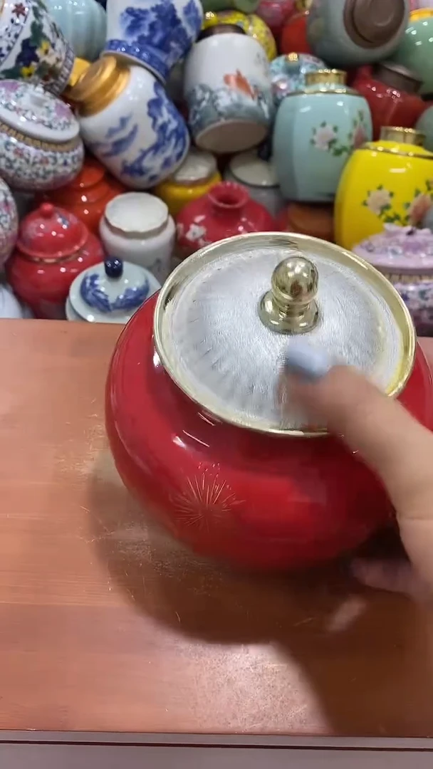 摆件点点关注，领取精美茶叶罐
