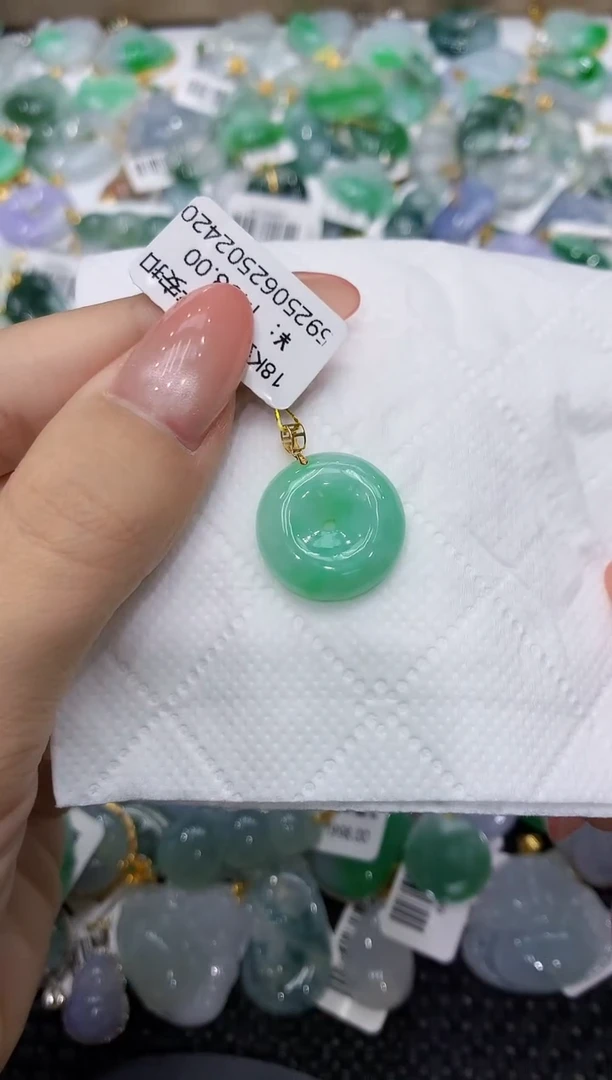 颈饰18K金镶嵌翡翠111111111111