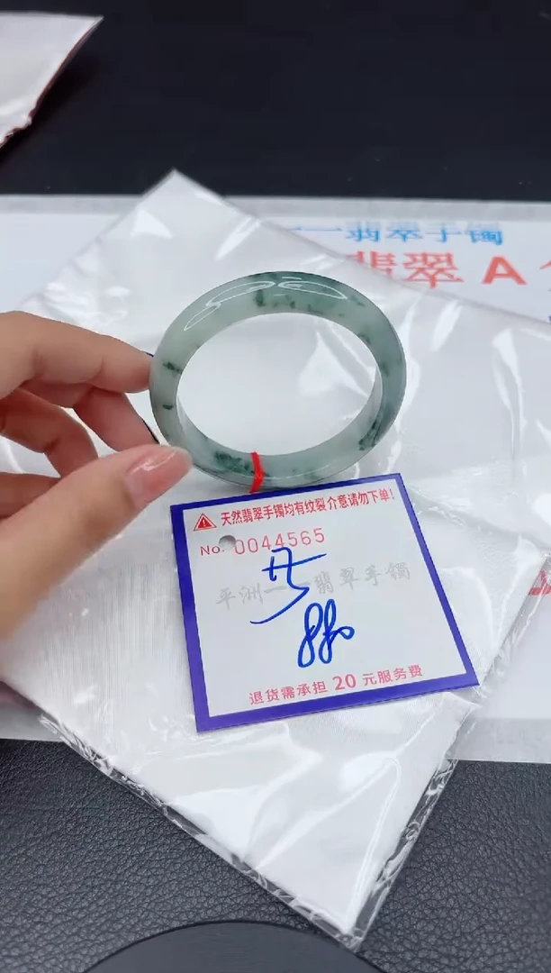 翡翠手镯未镶嵌1111111111111111