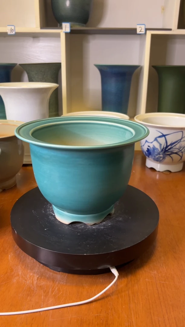 微带蓝陶瓷花盆高17外口23内口18