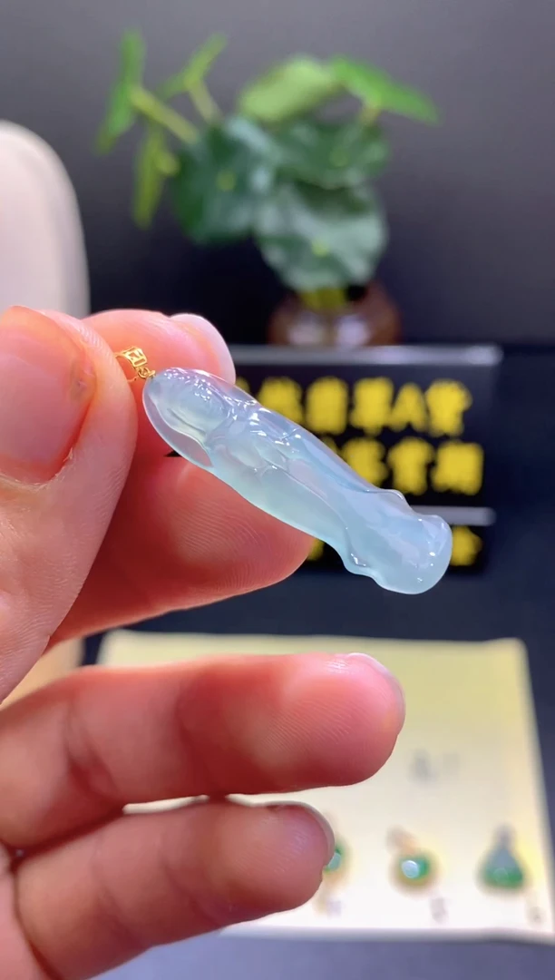 翡翠18K金镶嵌颈饰1