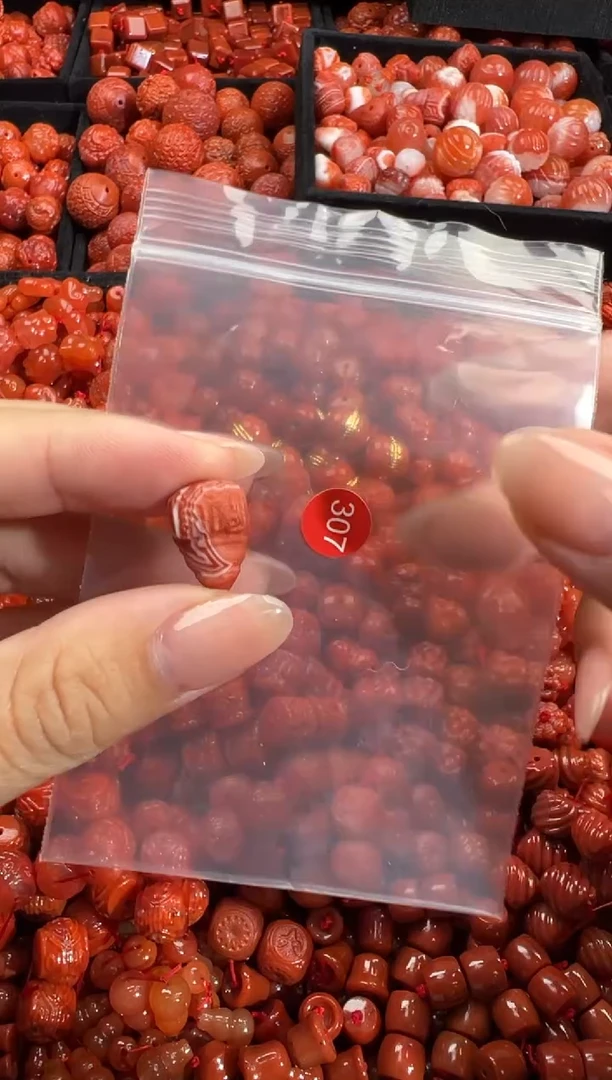 南红玛瑙未镶嵌颈饰1