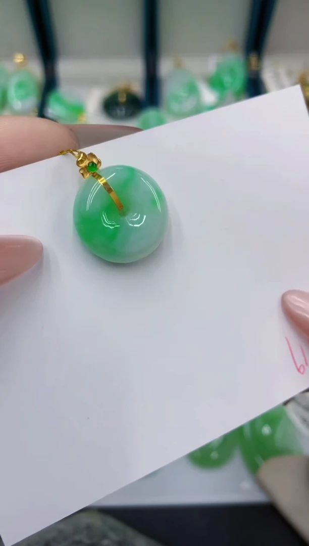 颈饰18K金镶嵌翡翠111111