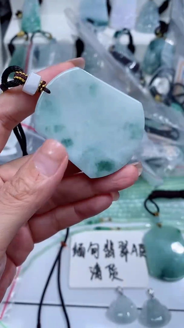 颈饰未镶嵌翡翠吊坠