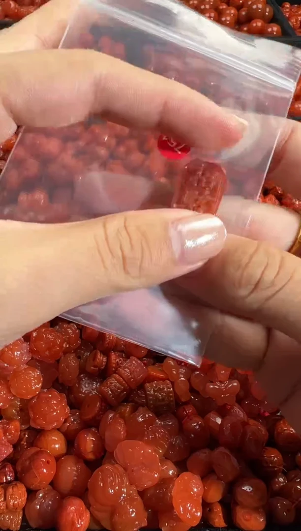 颈饰未镶嵌南红玛瑙1