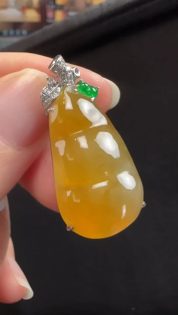 颈饰18K金镶嵌翡翠459豆子一个