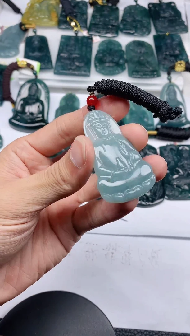 颈饰未镶嵌翡翠