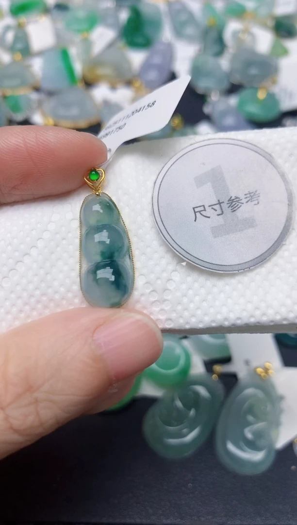 颈饰18K金镶嵌翡翠天然缅甸A货翡翠