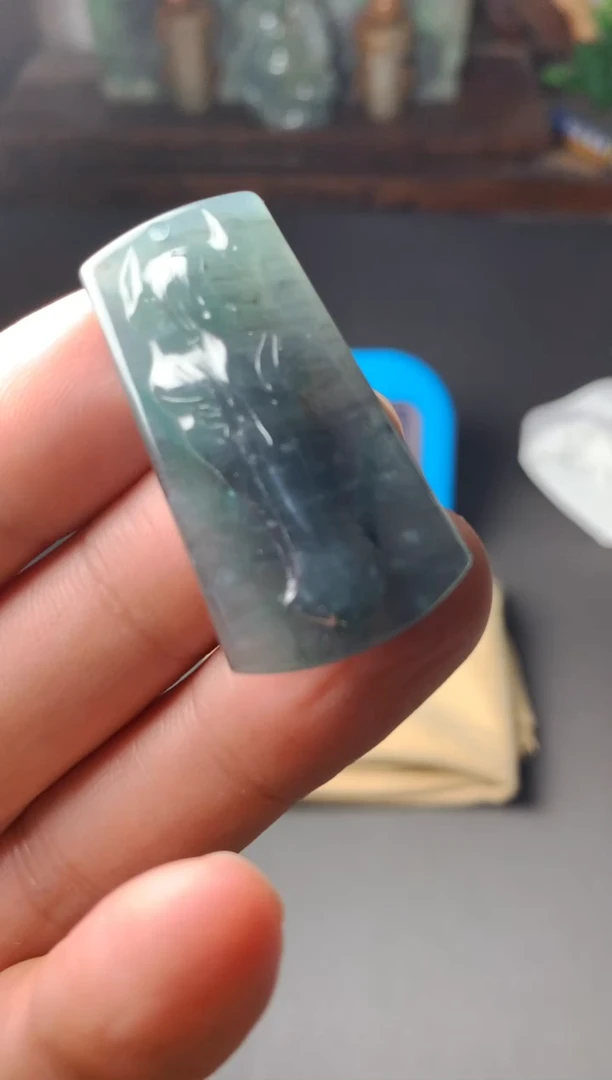 颈饰未镶嵌翡翠孤**浮挂件