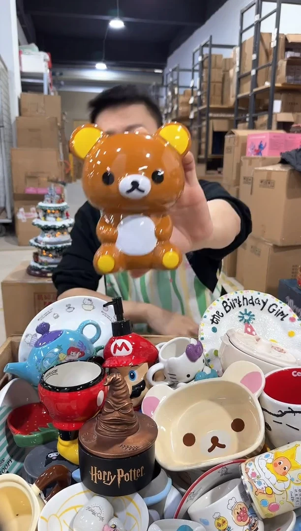 瓷片棕色轻松熊钱罐