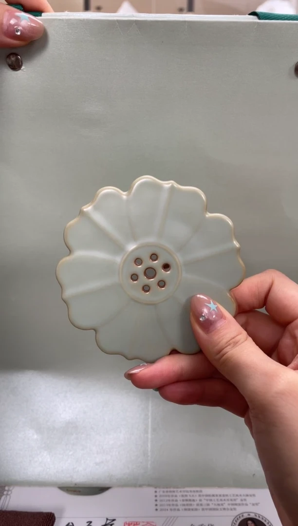 周泽堂新品天青-莲纹杯托