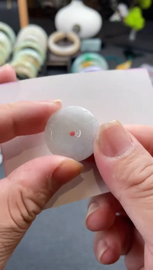 【闪购商品】翡翠颈饰未镶嵌有纹裂