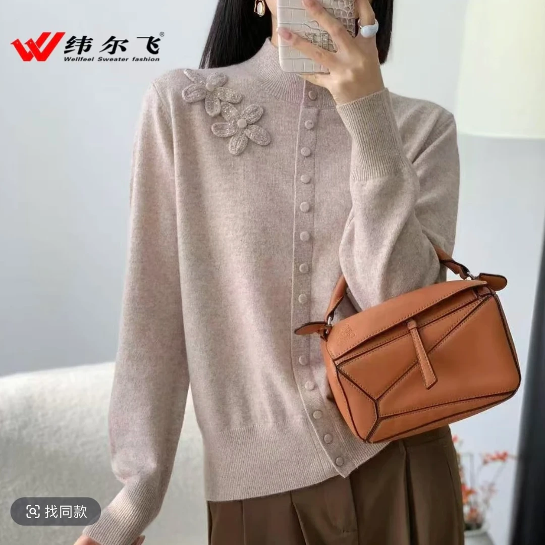 纬尔飞山羊绒加羊毛半高领单排扣套头针织时尚女士气质