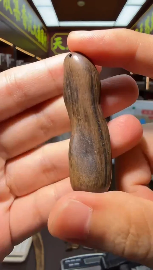 沉香吊坠69号文莱多样性发一