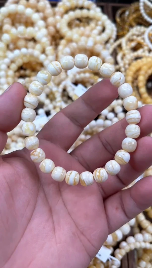 裸石琥珀未镶嵌?****?C33   8.5左右老型