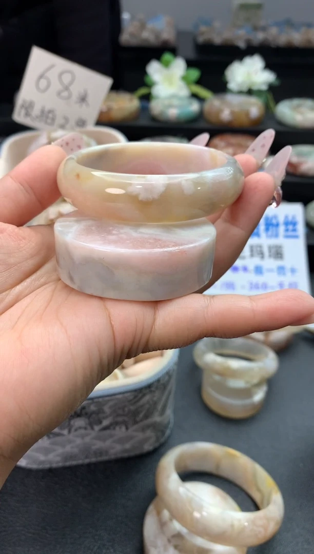 未镶嵌手镯石英质玉（55-56圈口）赠送镯心 无证书