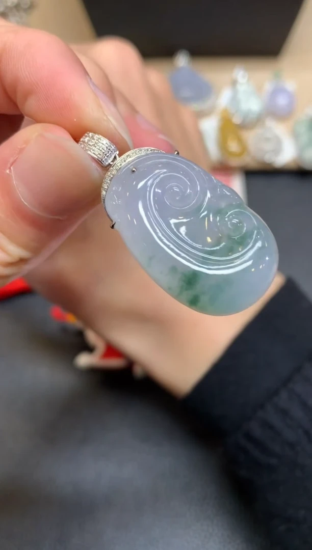 【闪购商品】翡翠颈饰18K金镶嵌如意【无服务费】