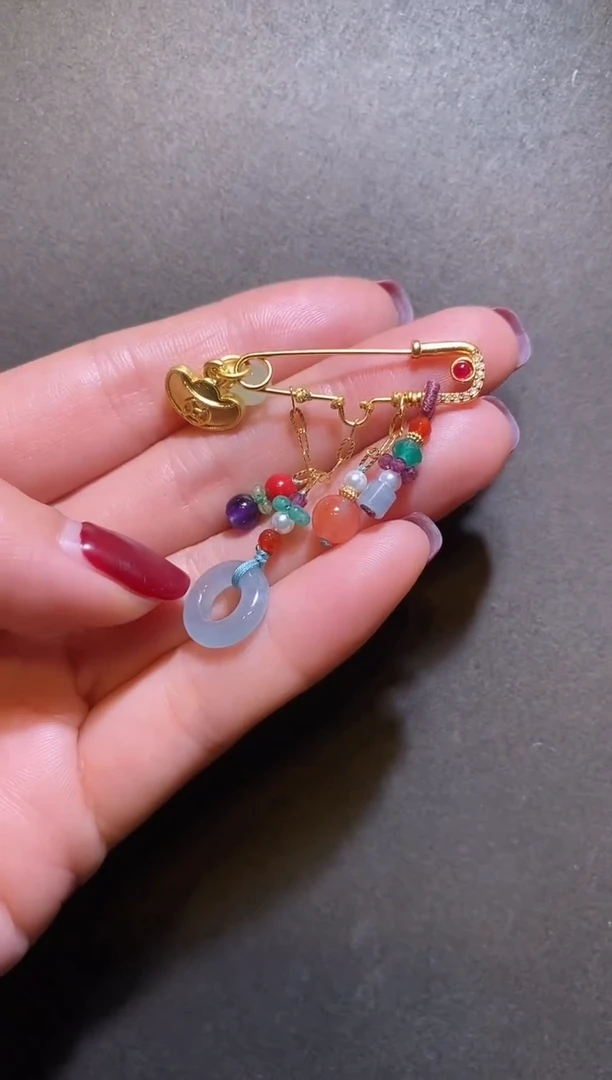 【闪购商品】翡翠颈饰银S925镶嵌翡翠甜甜圈胸针