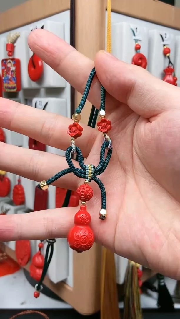 天然辰砂葫芦设计款水飞砂吊坠