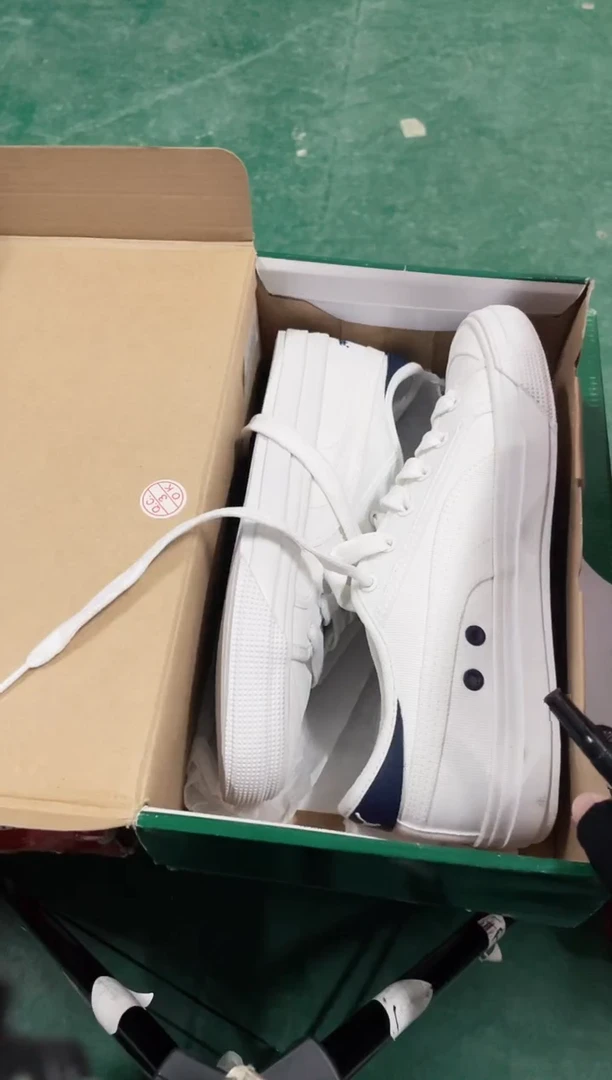 彪马时尚休闲运动鞋38M  B82