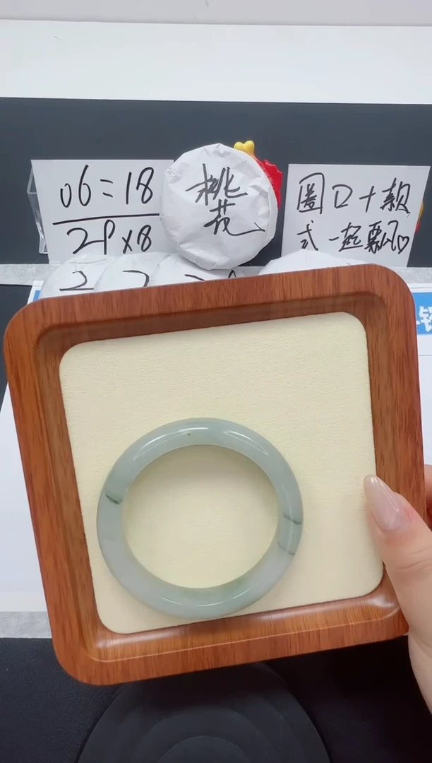 【闪购商品】石英质玉手镯未镶嵌编号：12--56.3圈 天山翠