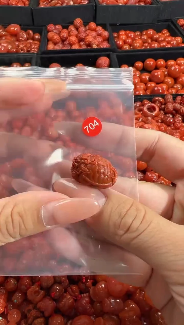 南红玛瑙未镶嵌颈饰1