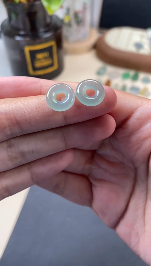 翡翠未镶嵌颈饰翡翠冰种甜甜圈一对