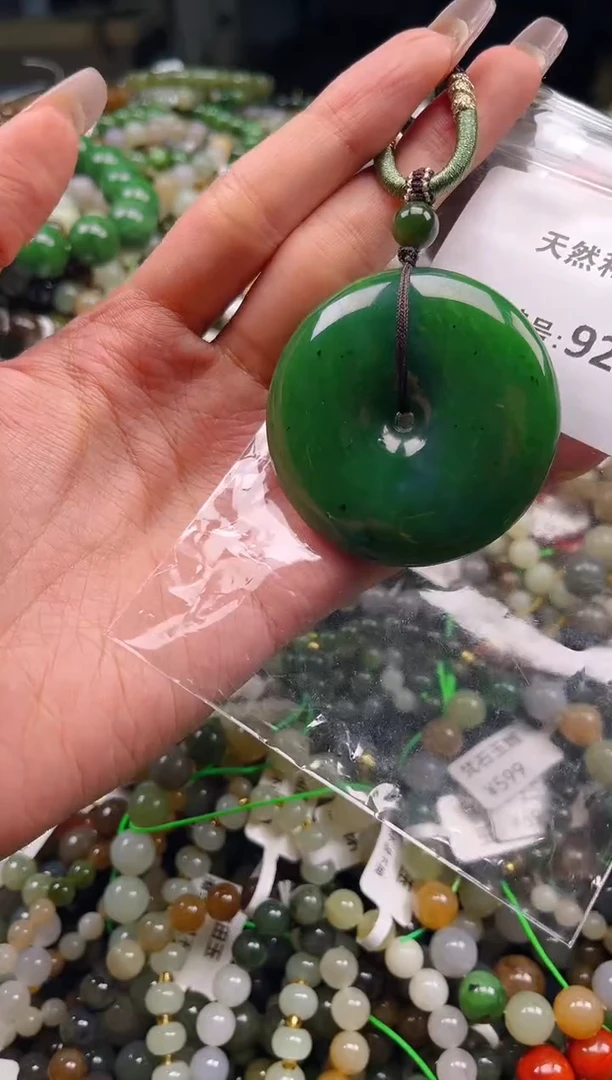 未镶嵌和田玉挂件1