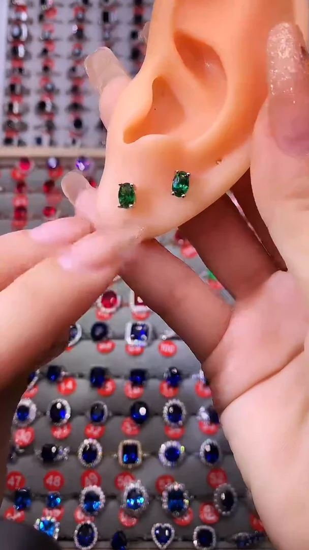 【闪购商品】透辉石耳饰银S925镶嵌1111111