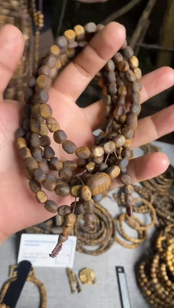 沉香手串板头小留疤珠三圈手串多样性发一