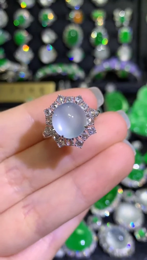 【闪购商品】翡翠戒指18K金镶嵌玻璃种蛋面戒指