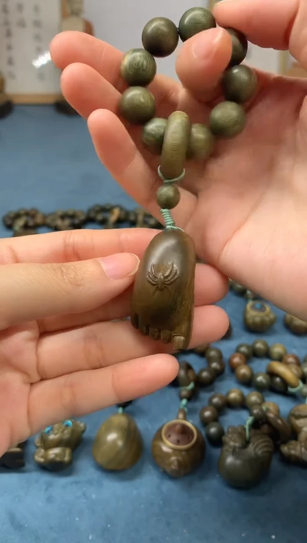 【闪购商品】维腊木（绿檀）把件知足常乐 盘玩件