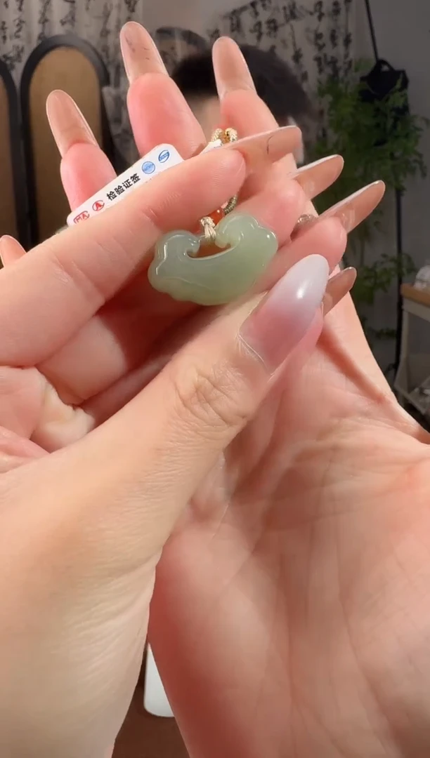 和田玉未镶嵌颈饰锁 p