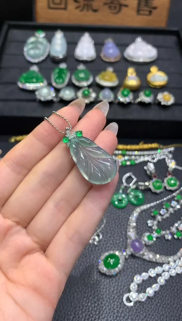 吊坠(赠链)未镶嵌翡翠3多样性随机发货1件