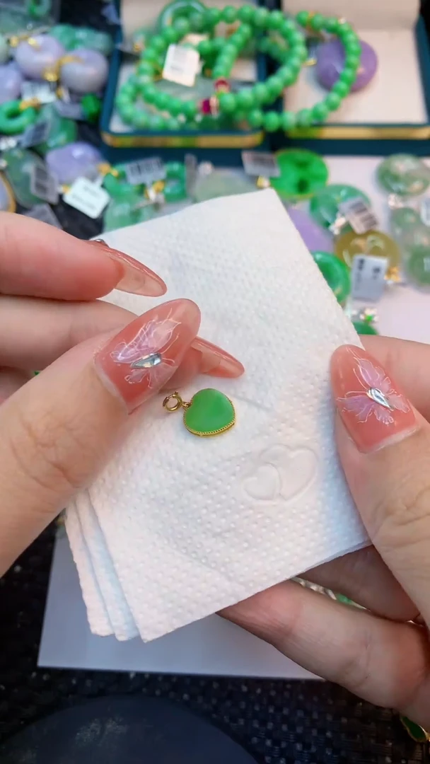 颈饰18K金镶嵌翡翠1