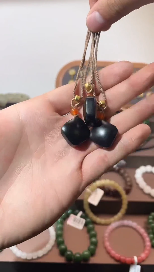 未镶嵌和田玉挂件墨玉小方糖吊坠拍一发一