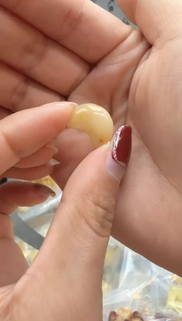 【闪购商品】琥珀裸石未镶嵌配饰