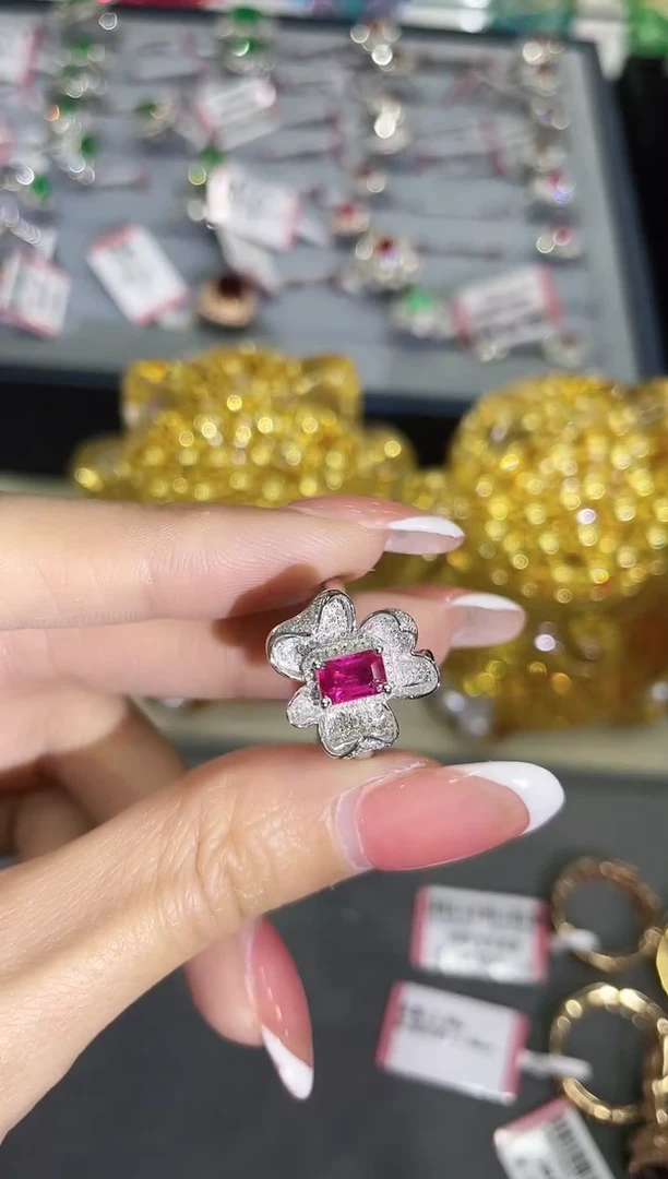 戒指18K金镶嵌红宝石戒指