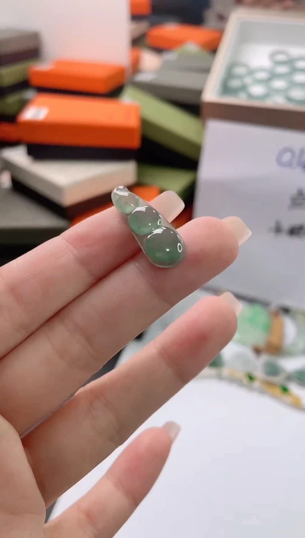 翡翠未镶嵌吊坠(赠链)蓝水福豆