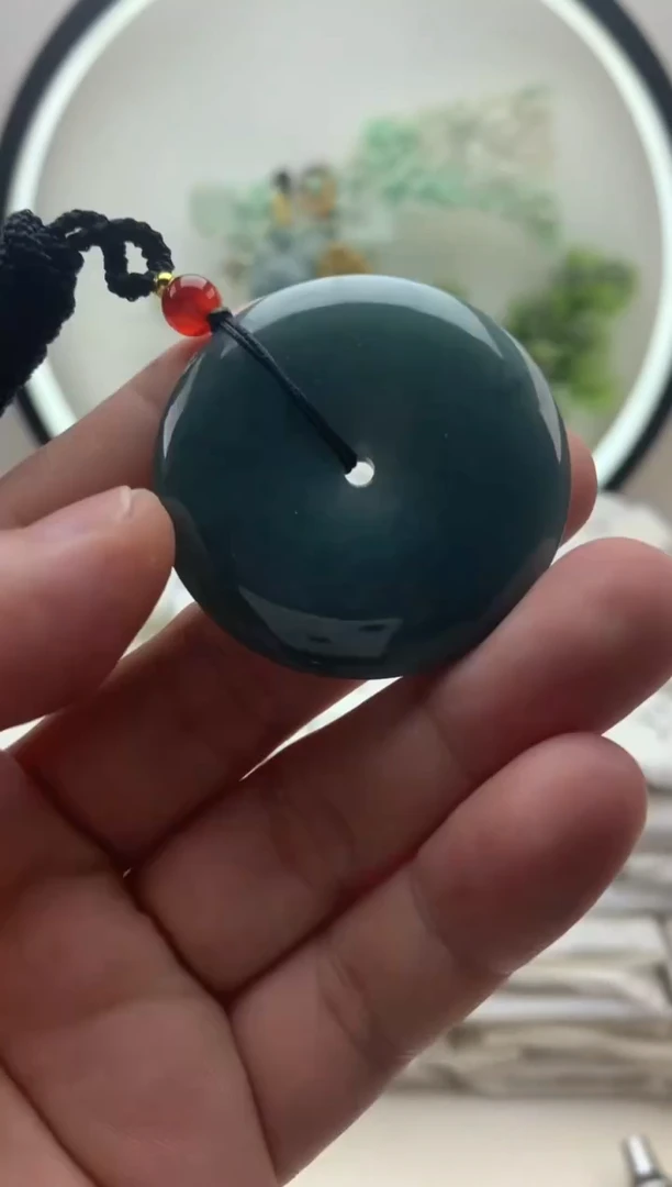 颈饰未镶嵌翡翠平安扣