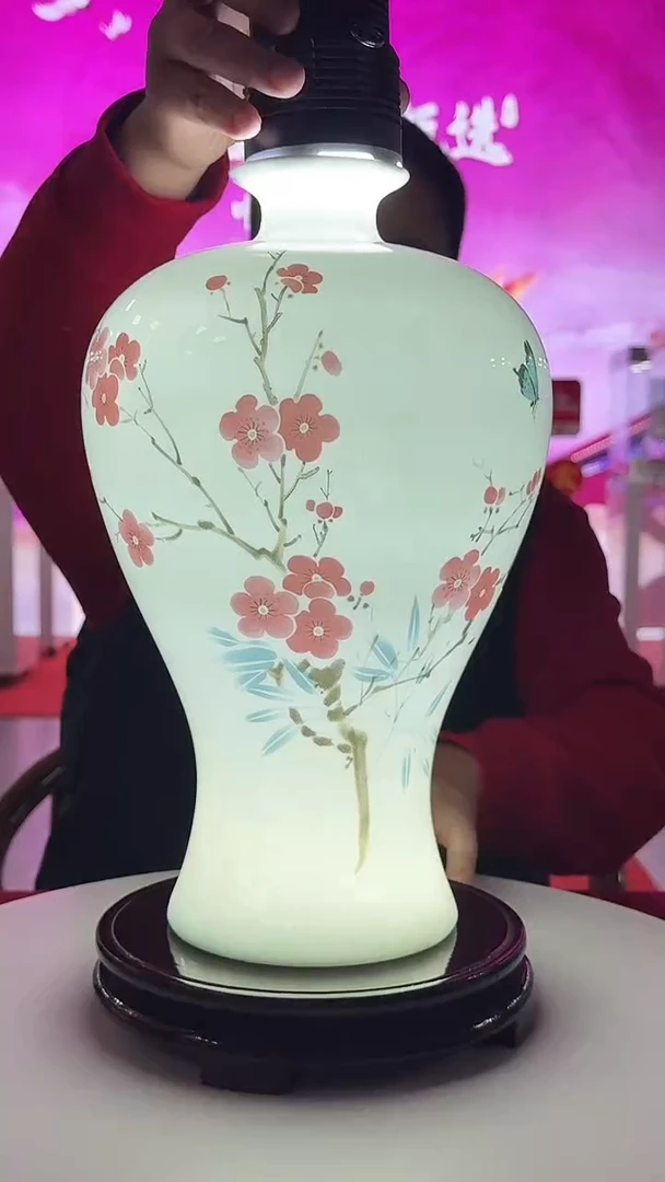 摆件瓷翠竹红梅纯白梅瓶+底座