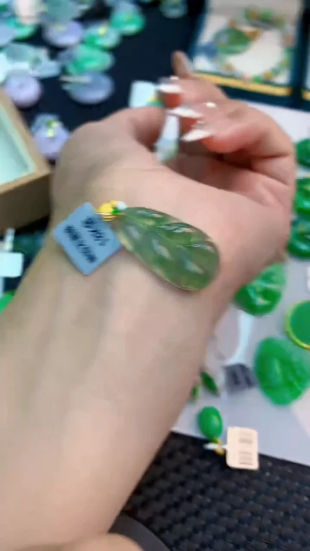 翡翠18K金镶嵌吊坠(不含链)1