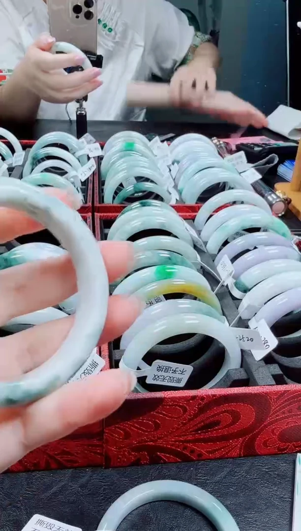 裸石翡翠p****?缅甸天然A货翡翠  手链两条，戒圈一个17.7