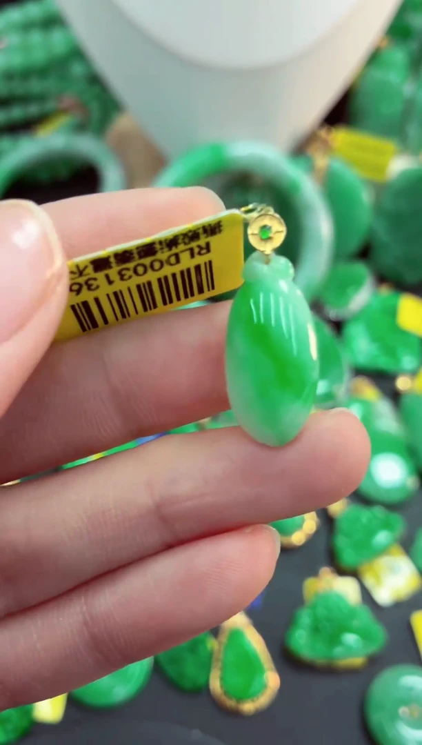 吊坠(不含链)18K金镶嵌翡翠天然缅甸翡翠A货