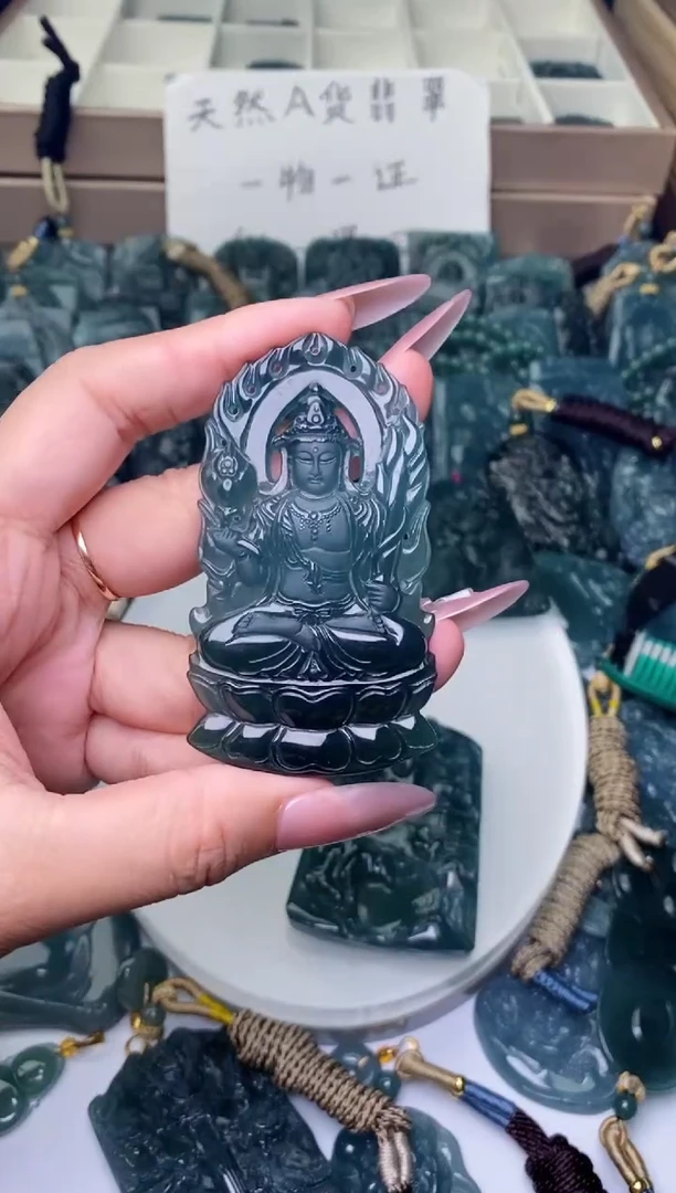 颈饰未镶嵌翡翠
