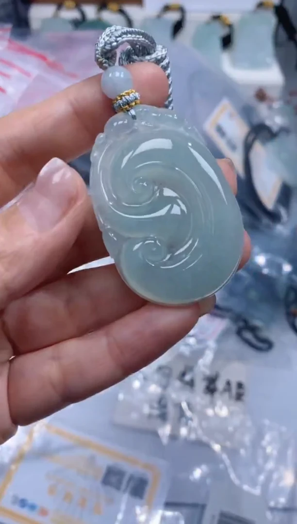 颈饰未镶嵌翡翠吊坠