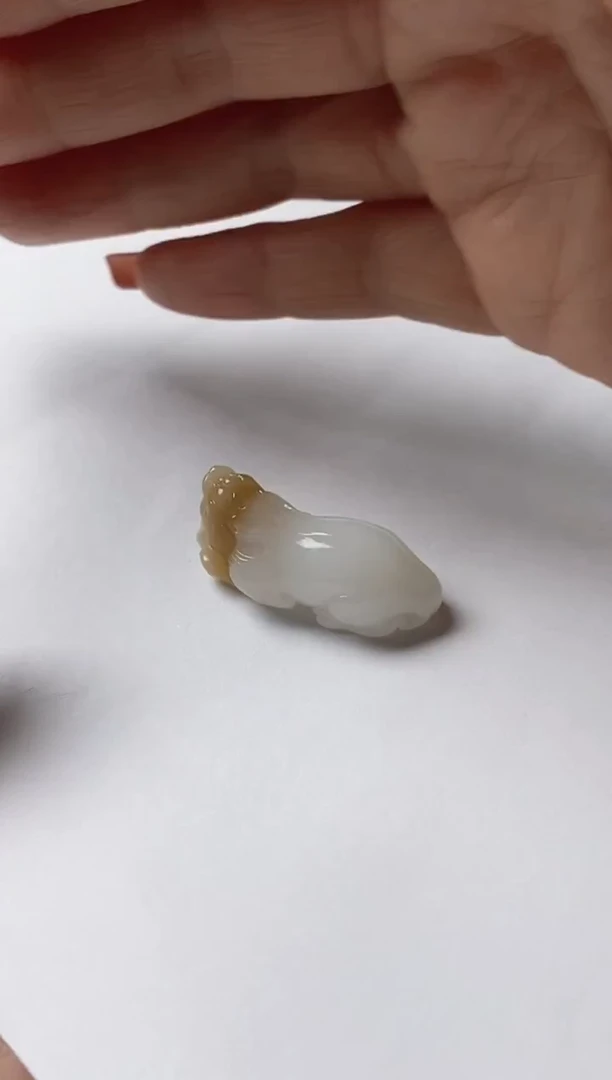 颈饰未镶嵌和田玉吊坠