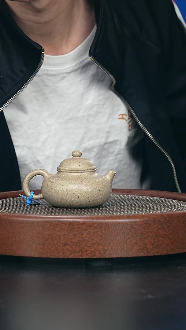 茶壶紫砂小容天-黑段-全手工微微瑕